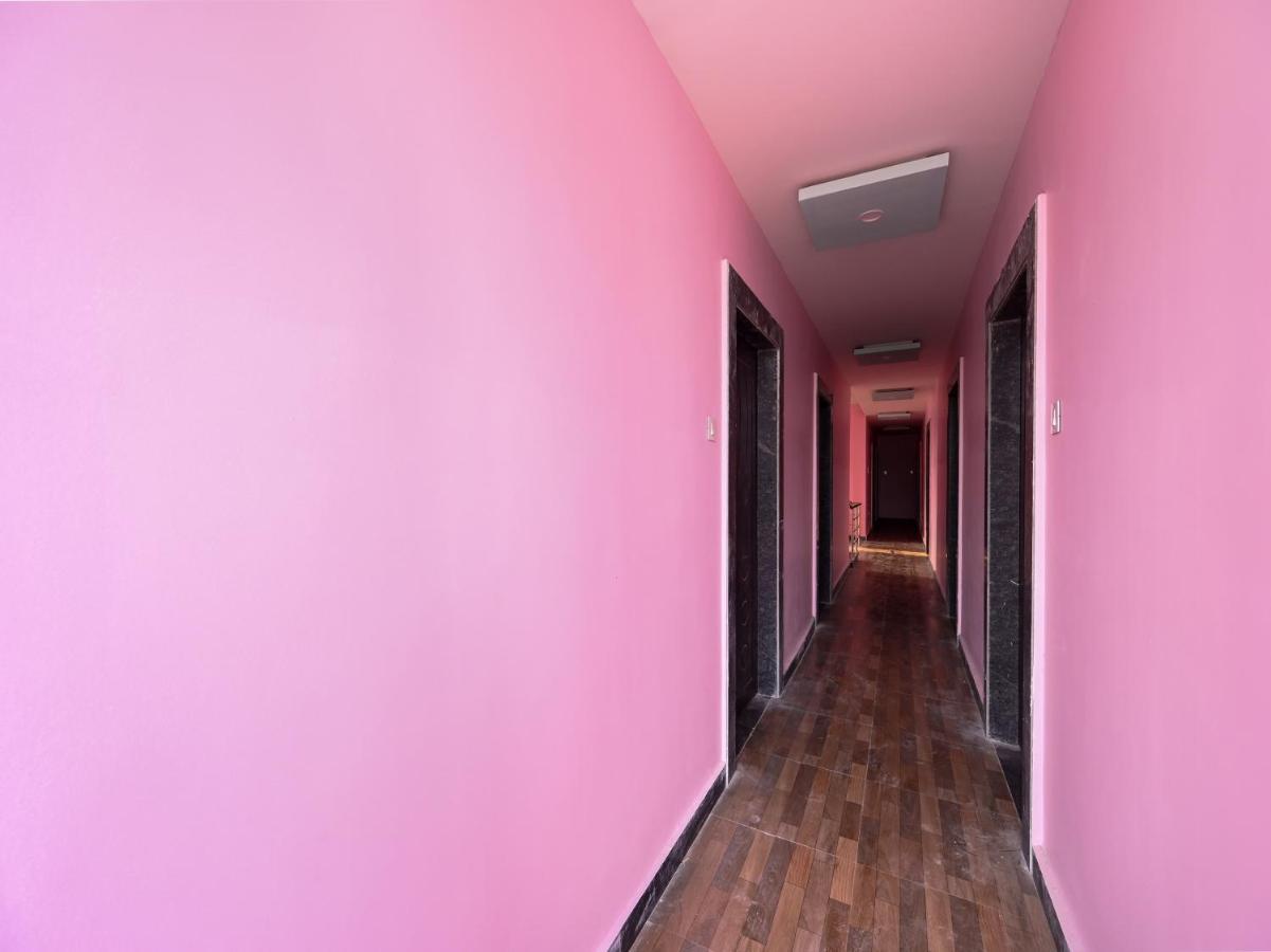 Capital O 84066 Hotel Damodar Palace プリ エクステリア 写真